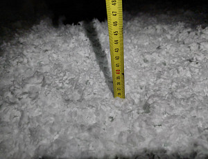 Zateplení stropu rodinného domu pomocí foukané izolace